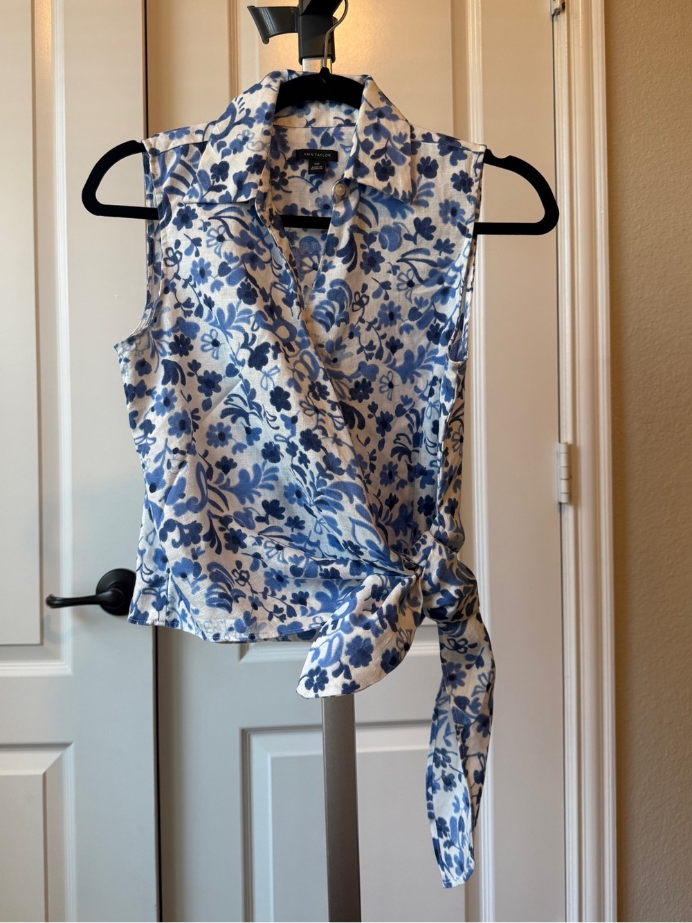 Ann Taylor 100% Linen Sleeveless Blue Floral Wrap Top - Charming Summer Blouse